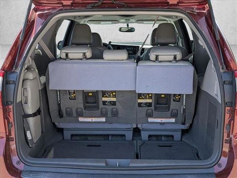 Used 2015 Toyota Sienna LE FWD image 6