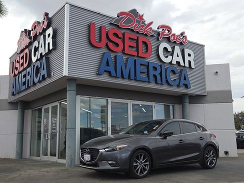 Used 2018 MAZDA MAZDA3 Grand Touring w/ Premium Equipment Package image 1