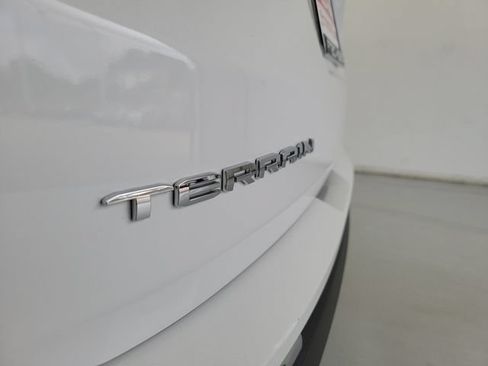 Used 2024 GMC Terrain SLT FWD image 8