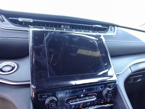 New 2025 Jeep Grand Cherokee L Altitude image 19