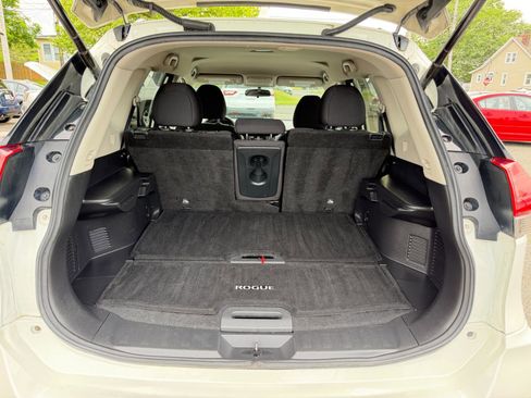 Used 2018 Nissan Rogue SV AWD/4WD image 33