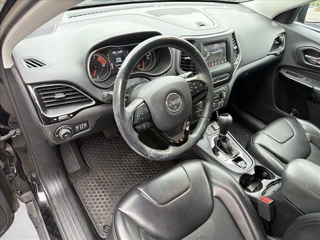 Used 2019 Jeep Cherokee Latitude Plus AWD/4WD image 15
