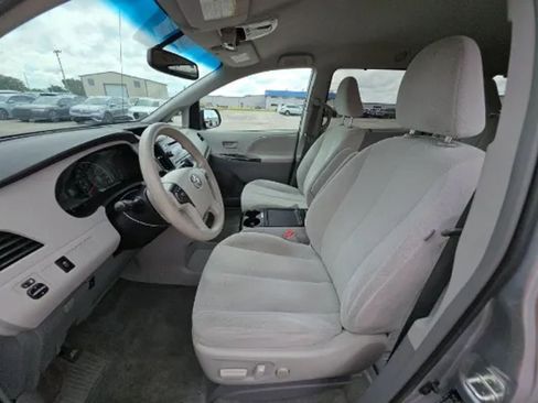 Used 2014 Toyota Sienna LE FWD image 6