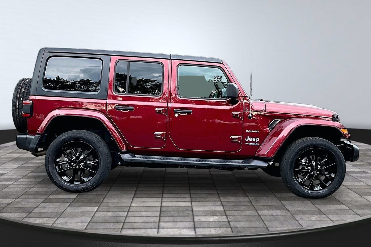 Used 2021 Jeep Wrangler Unlimited Sahara w/ Cold Weather Group AWD/4WD image 8