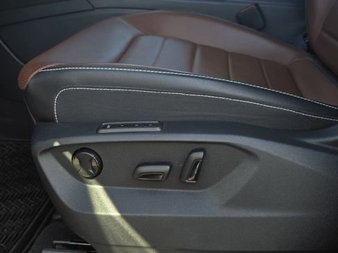 Used 2022 Volkswagen Atlas SEL Premium image 30