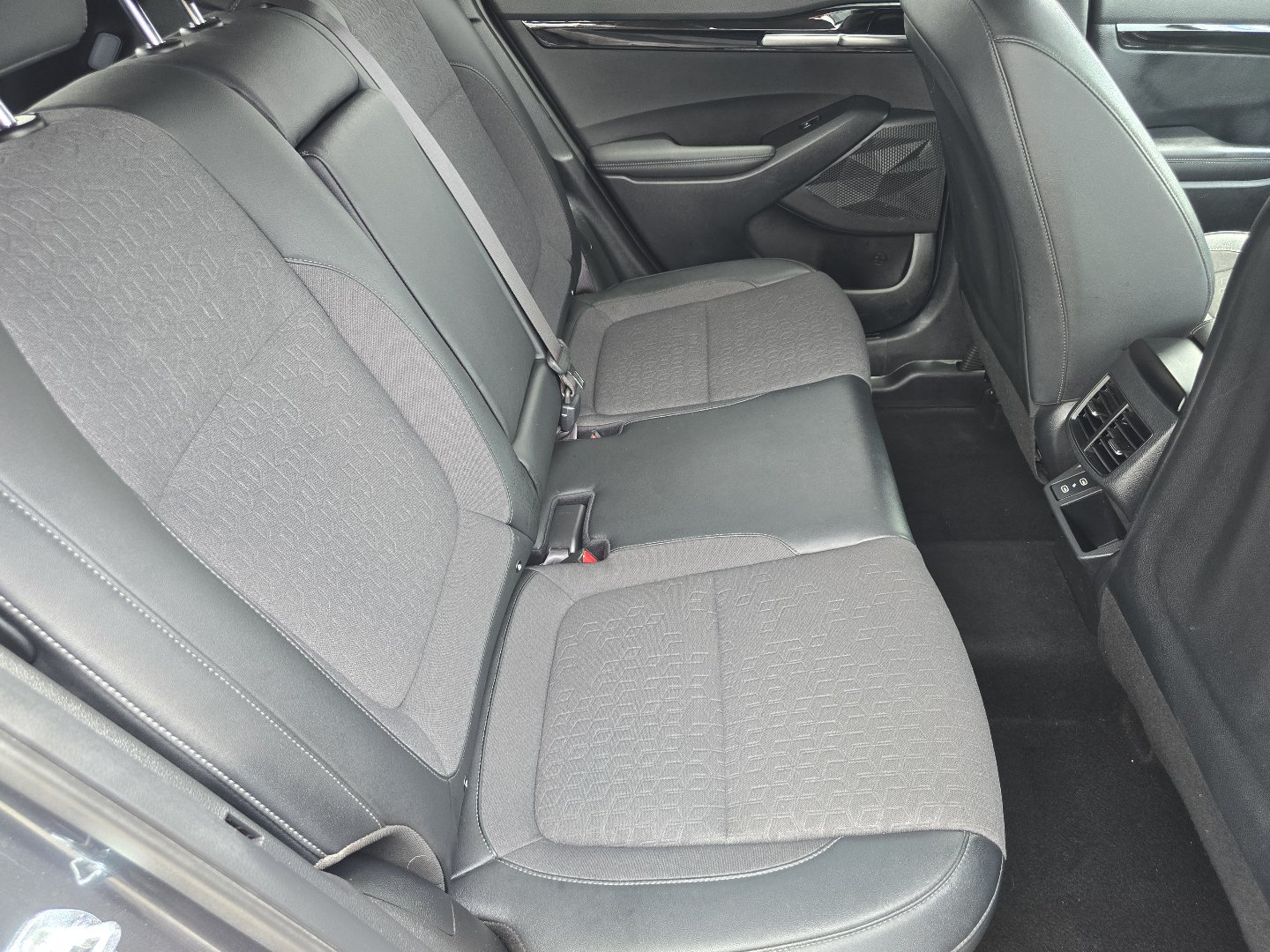 Used 2025 Kia Seltos S AWD/4WD image 23
