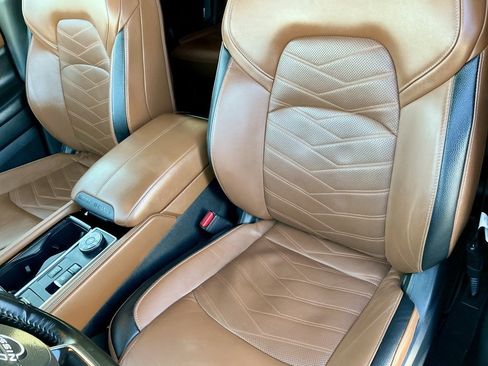 Used 2023 Nissan Pathfinder Platinum w/ Black Appearance Package image 44