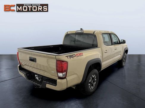 Used 2017 Toyota Tacoma TRD Off-Road image 6
