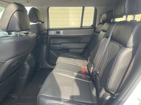 Used 2025 Hyundai Santa Fe SEL FWD image 12