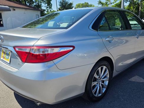 Used 2015 Toyota Camry XLE w/ Moonroof Package FWD image 5