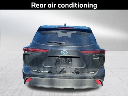 Used 2021 Toyota Highlander XLE image 6