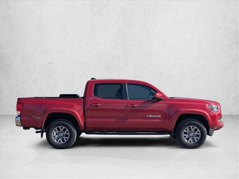 Used 2017 Toyota Tacoma SR5 w/ Tow Package RWD image 4