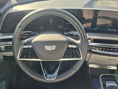 Used 2024 Cadillac Lyriq Luxury AWD/4WD image 17