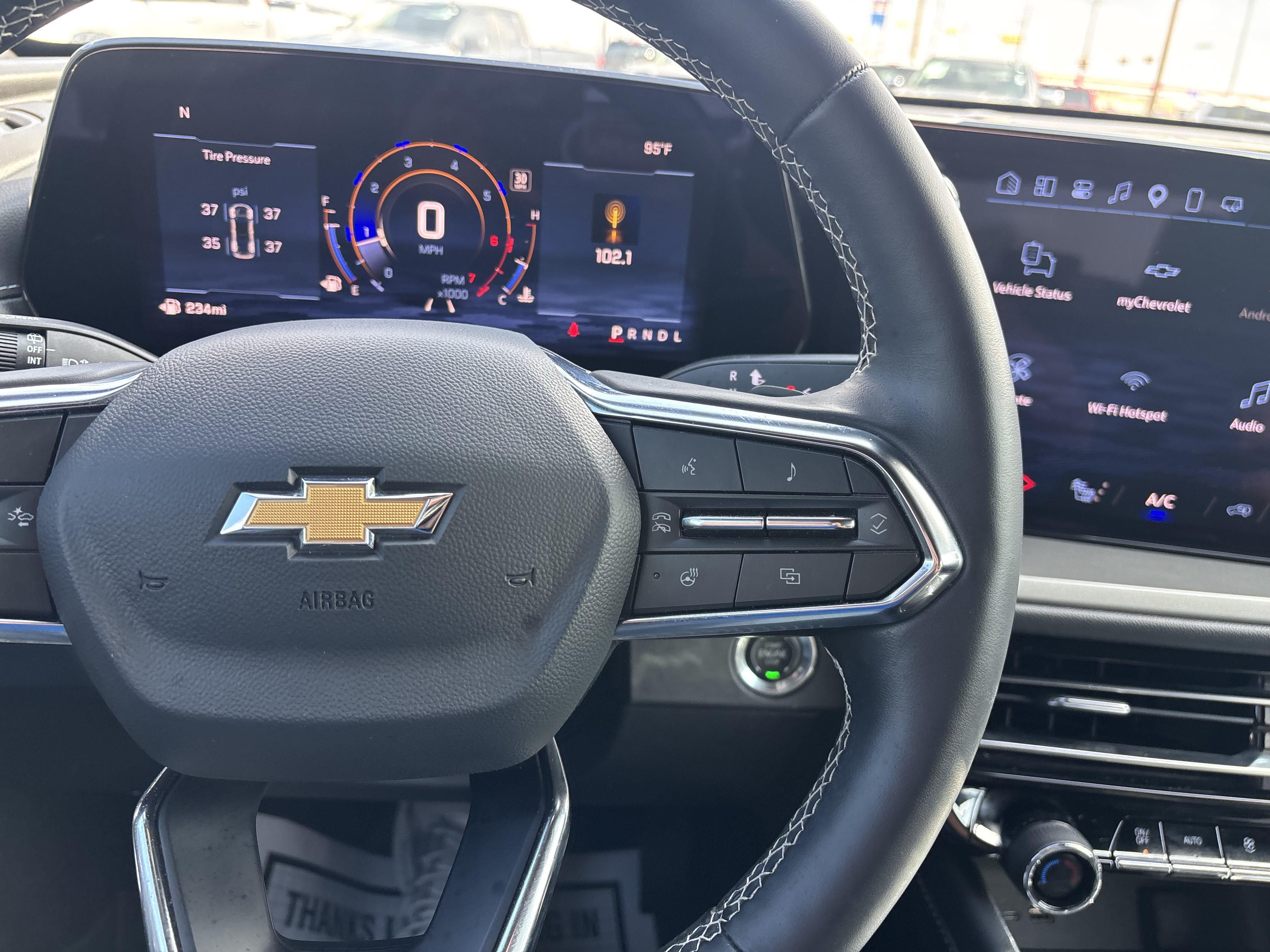 Used 2025 Chevrolet Traverse LT w/ Driver Confidence Package FWD image 31
