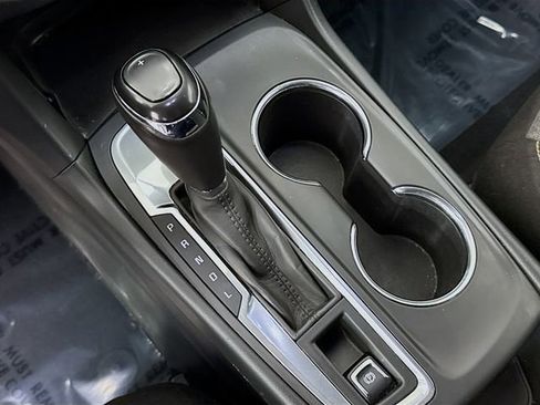 Used 2019 Chevrolet Equinox LT image 18