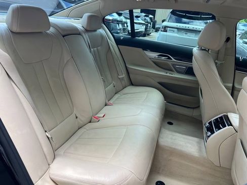 Used 2018 BMW 740i image 34