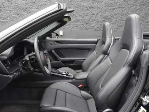 Certified 2025 Porsche 911 Carrera 4 GTS AWD/4WD image 15