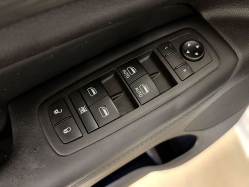 Used 2021 Jeep Grand Cherokee Laredo X image 22