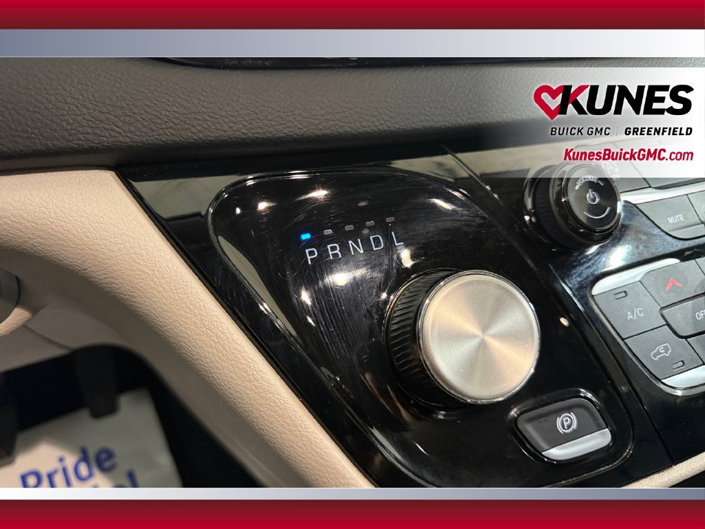 Used 2023 Chrysler Pacifica Touring-L FWD image 29