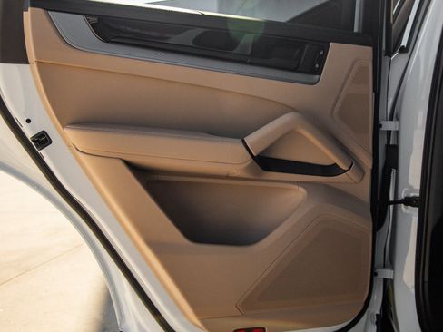 New 2026 Porsche Cayenne Coupe image 33