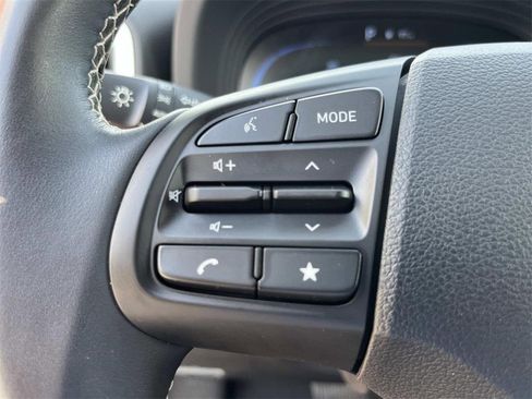 Used 2024 Hyundai Venue Limited image 15