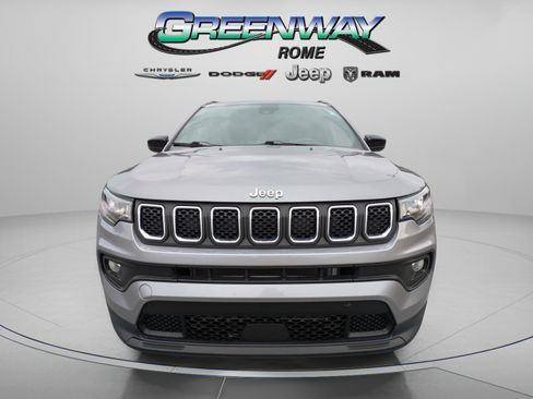 Used 2024 Jeep Compass Latitude AWD/4WD image 3