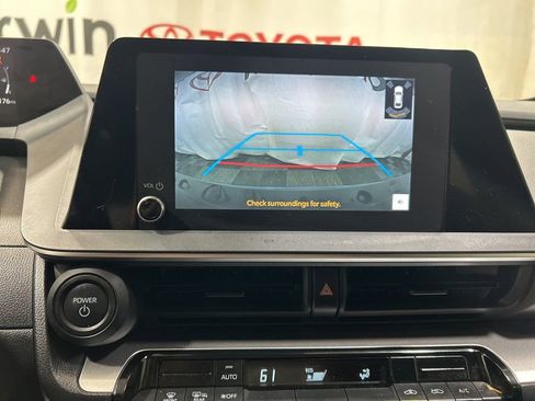 Used 2023 Toyota Prius LE image 28