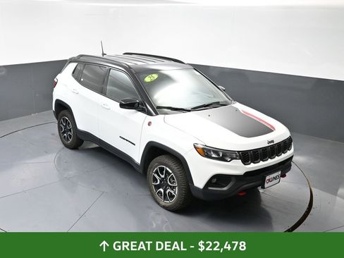 Used 2025 Jeep Compass Trailhawk w/ Trailer Tow Group image 46