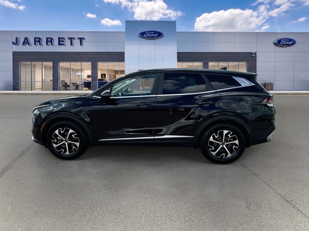 Used 2025 Kia Sportage EX FWD image 4