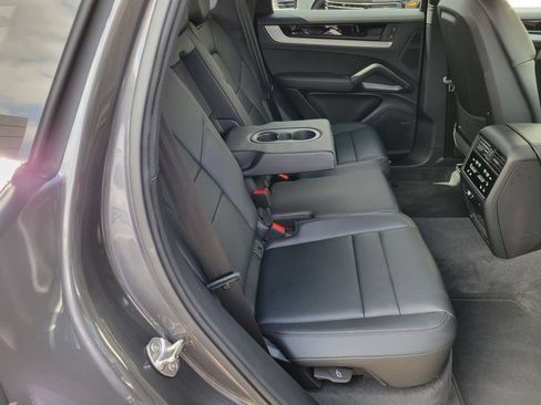 Used 2026 Porsche Cayenne AWD/4WD image 31