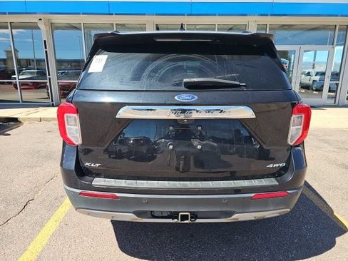 Used 2023 Ford Explorer XLT w/ Equipment Group 202A AWD/4WD image 4