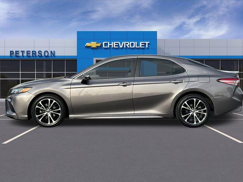Used 2018 Toyota Camry SE image 7