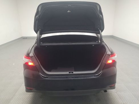 Used 2018 Toyota Camry LE image 29