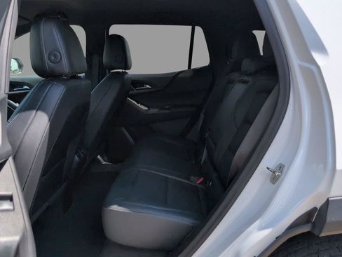 Used 2025 Chevrolet Equinox LT w/ Convenience Package II FWD image 16