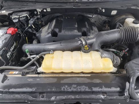 Used 2018 Ford Expedition XLT image 30