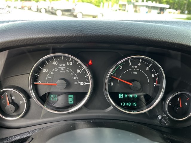 Used 2014 Jeep Wrangler Unlimited Sahara w/ Connectivity Group AWD/4WD image 23
