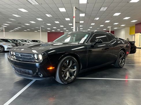 Used 2018 Dodge Challenger SXT Plus image 3
