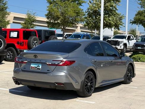 Used 2026 Toyota Camry SE w/ Convenience Package FWD image 4