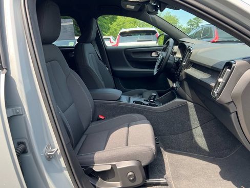 Certified 2025 Volvo EX40 Core AWD/4WD image 29