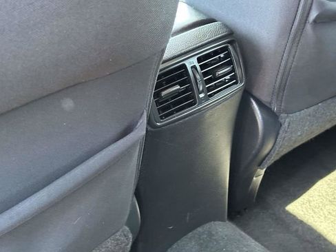 Used 2018 Nissan Rogue SV FWD image 17