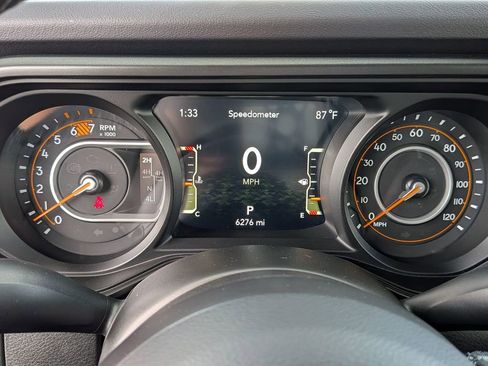 Used 2025 Jeep Wrangler Unlimited Rubicon AWD/4WD image 16