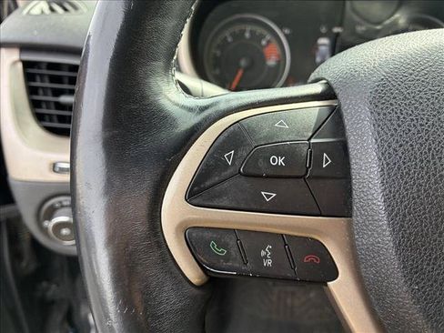 Used 2017 Jeep Cherokee Limited AWD/4WD image 9