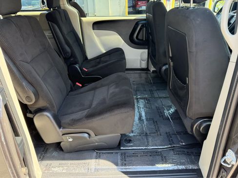 Used 2016 Dodge Grand Caravan SE w/ Quick Order Package 29E SE FWD image 13
