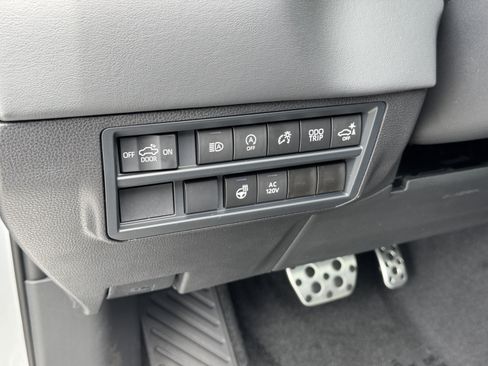 New 2026 Toyota Tundra Platinum AWD/4WD image 17