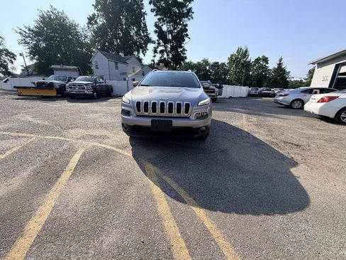 Used 2016 Jeep Cherokee Latitude AWD/4WD image 16