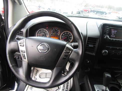 Used 2015 Nissan Titan SV image 21