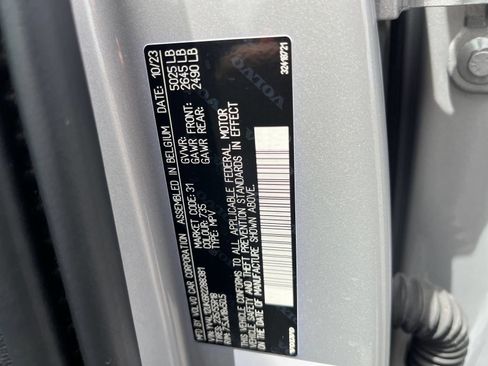 Used 2024 Volvo XC40 B5 Core AWD/4WD image 23