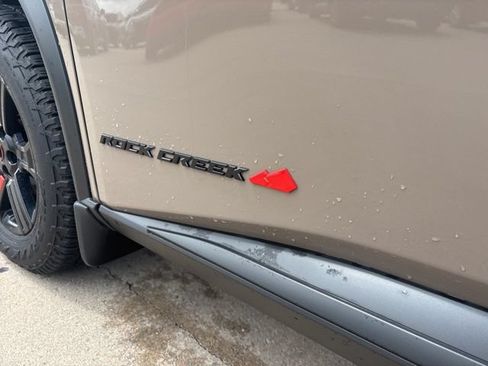 Used 2025 Nissan Rogue SV AWD/4WD image 10