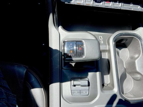 Used 2024 GMC Sierra 1500 AT4 w/ Technology Package AWD/4WD image 14