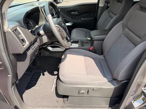 Used 2025 Nissan Frontier SV AWD/4WD image 8